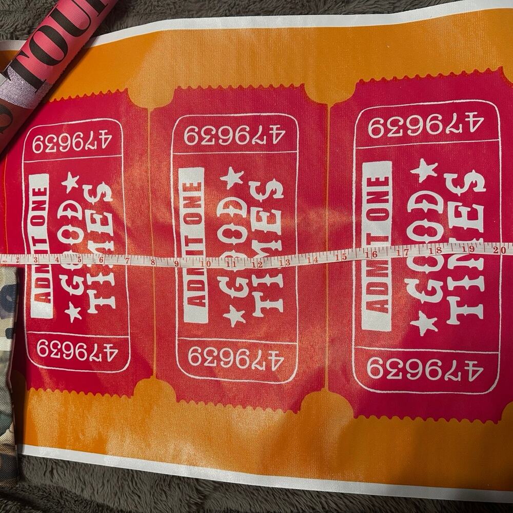 Taylor Swift lot, posters and pillow cover - Picture 5 of 6